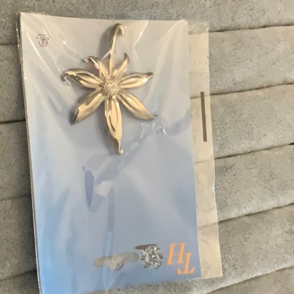 Silver plated Brooch with diamond accent.